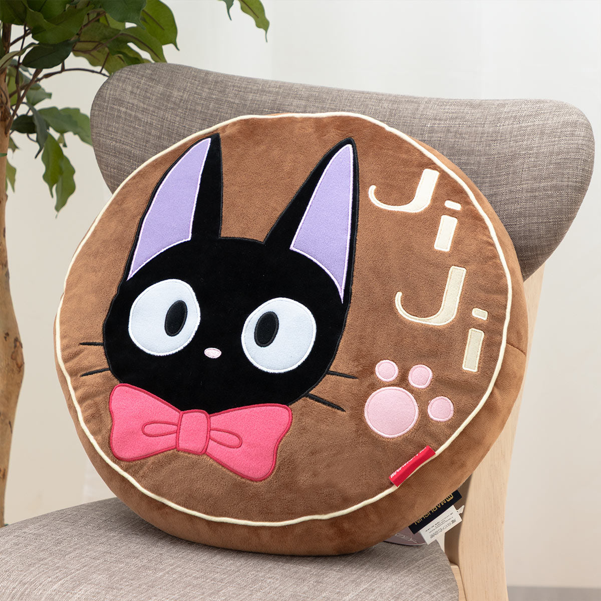 Kiki's Delivery Service Jiji Chocolate Cake Cushion - official view 1