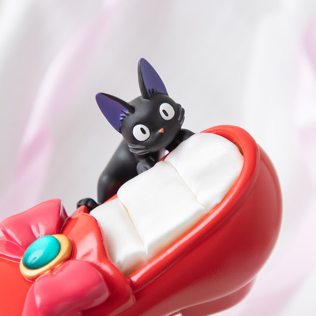 Kiki's Delivery Service Jiji Red Shoe Ring Stand - official view 2