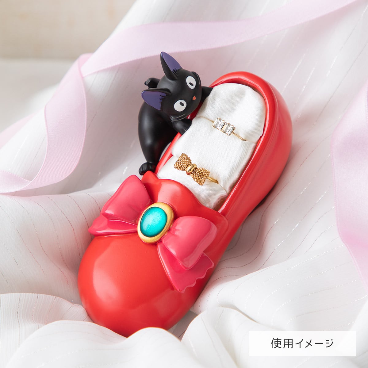 Kiki's Delivery Service Jiji Red Shoe Ring Stand - official view 6