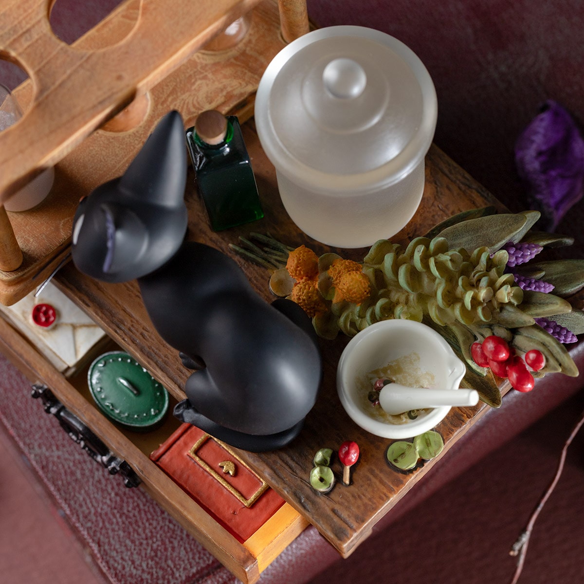 Kiki's Delivery Service - Kokiri's Laboratory Diorama Hourglass - official view 5