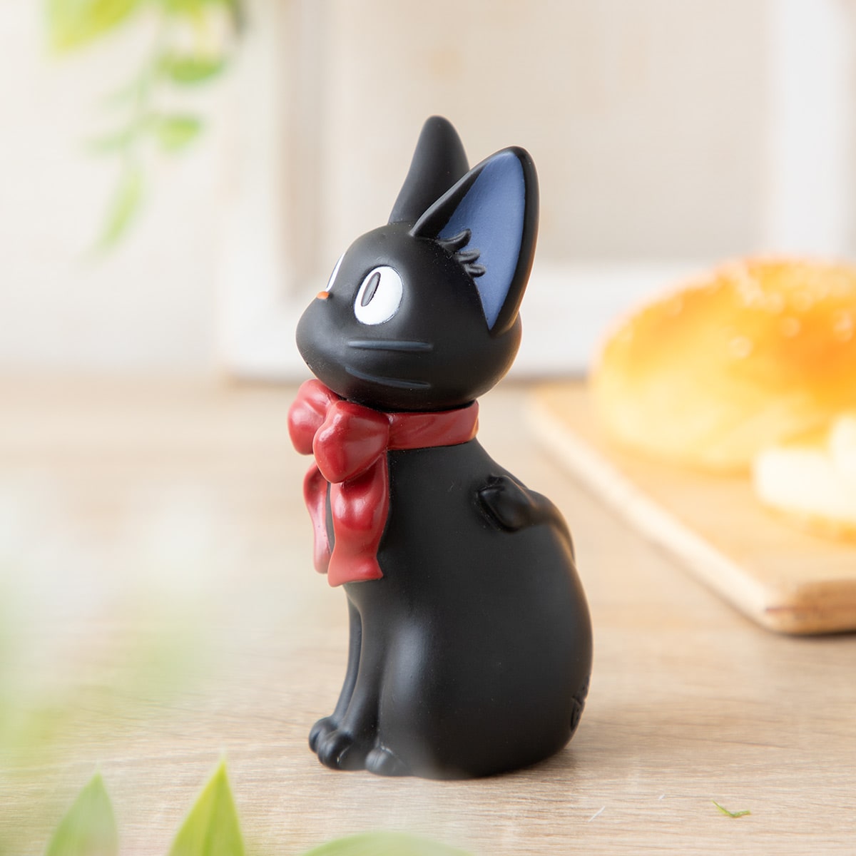 Kiki's Delivery Service Seated Jiji Soft Vinyl Figure - official view 2