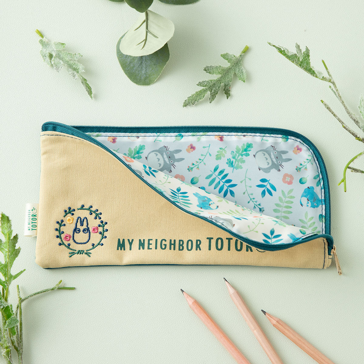 My Neighbor Totoro Colourful Leaves Pencil Case - official view 2