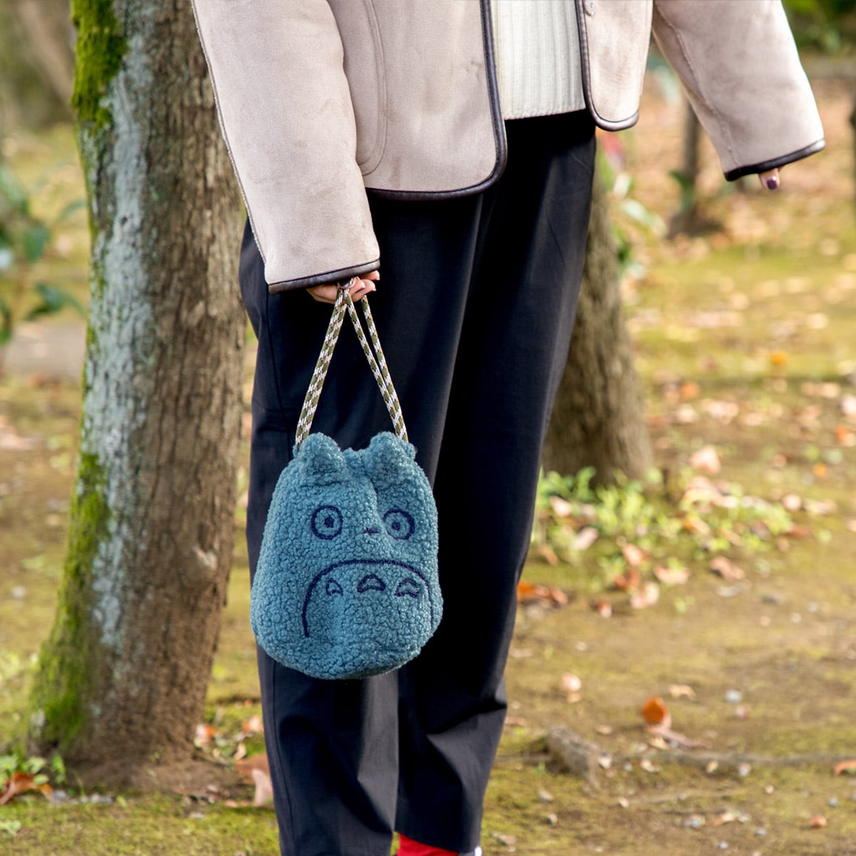 My Neighbor Totoro Fluffy Blue Totoro Drawstring Pouch - official view 7