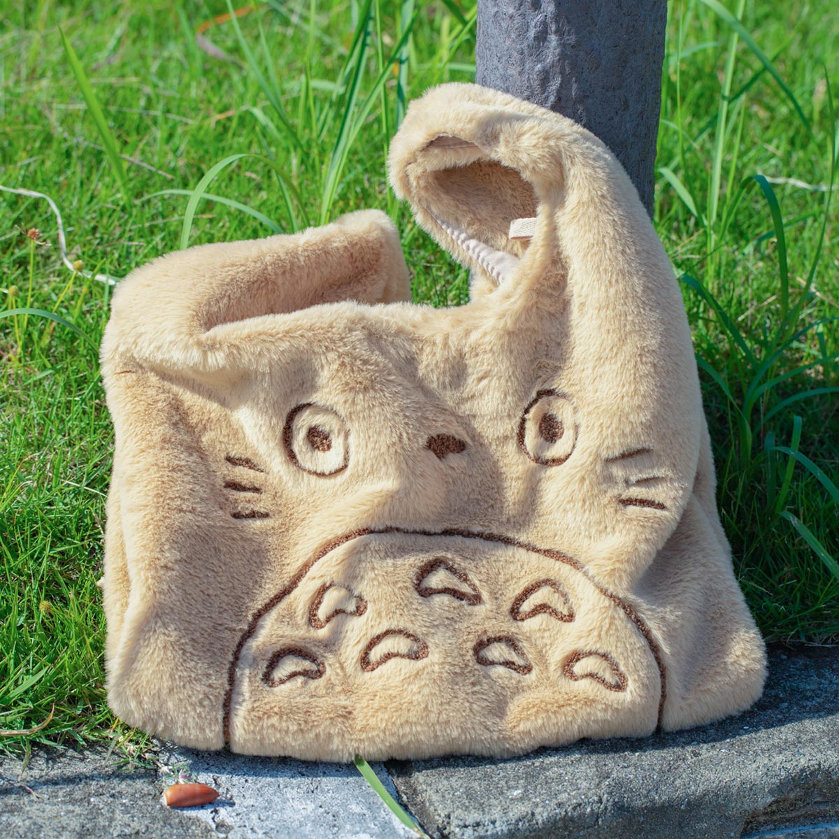 My Neighbor Totoro Fluffy Totoro Tote Bag - official view 11
