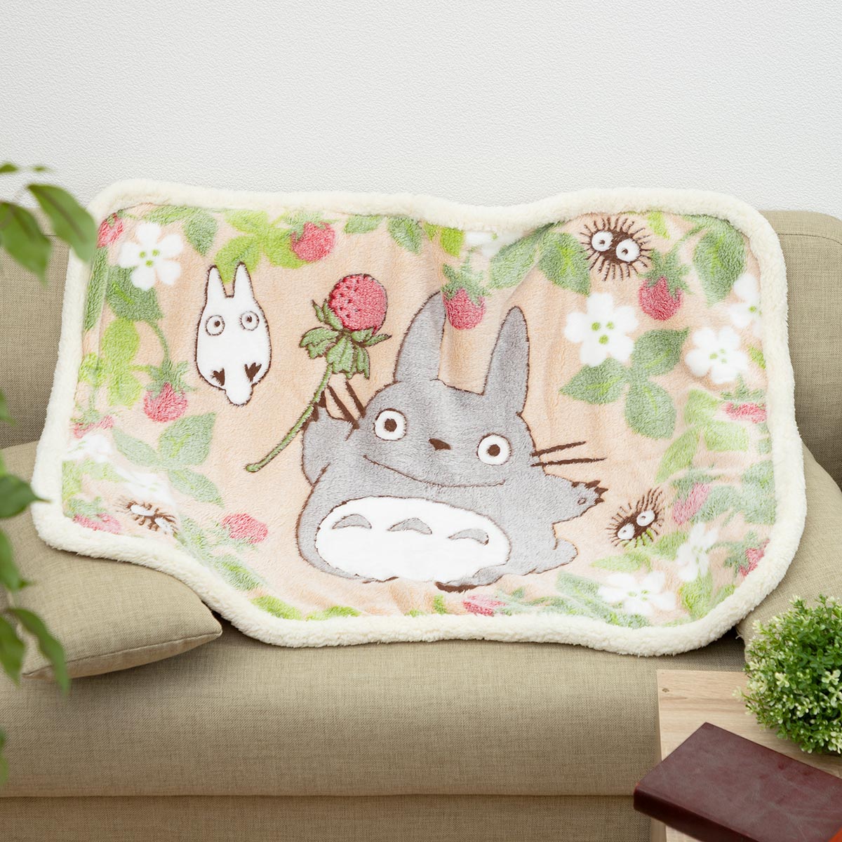 My Neighbor Totoro - Found Strawberries Blankets (3 Types) - Lap - official view 1