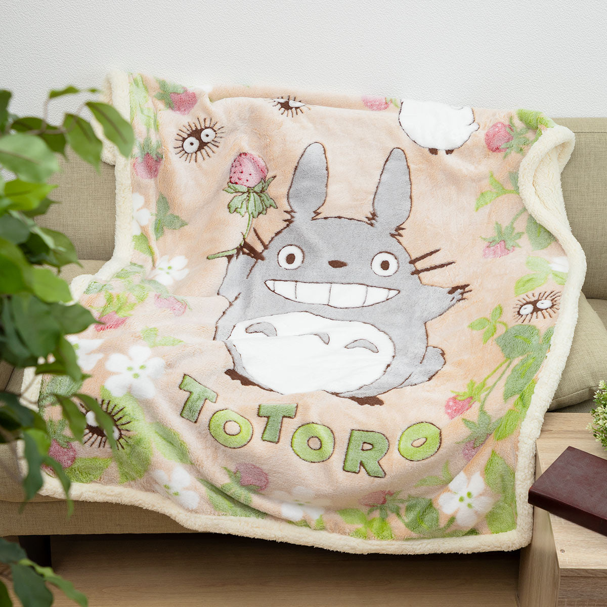 My Neighbor Totoro - Found Strawberries Blankets (3 Types) - Half - official view 7
