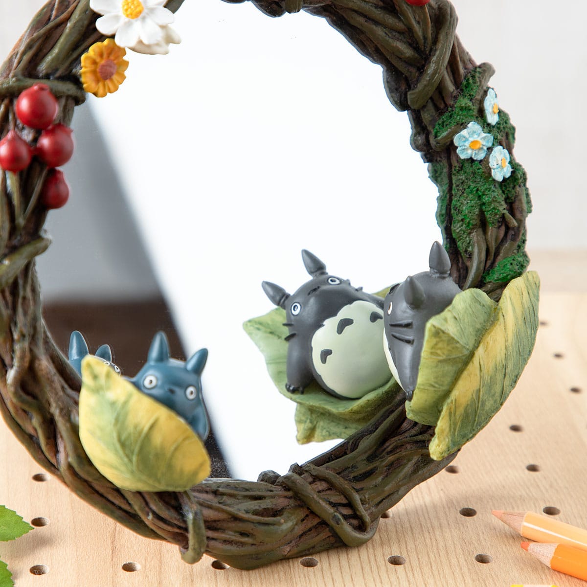 My Neighbor Totoro Hide-and-Seek Wreath Stand Mirror - official product detail view 2