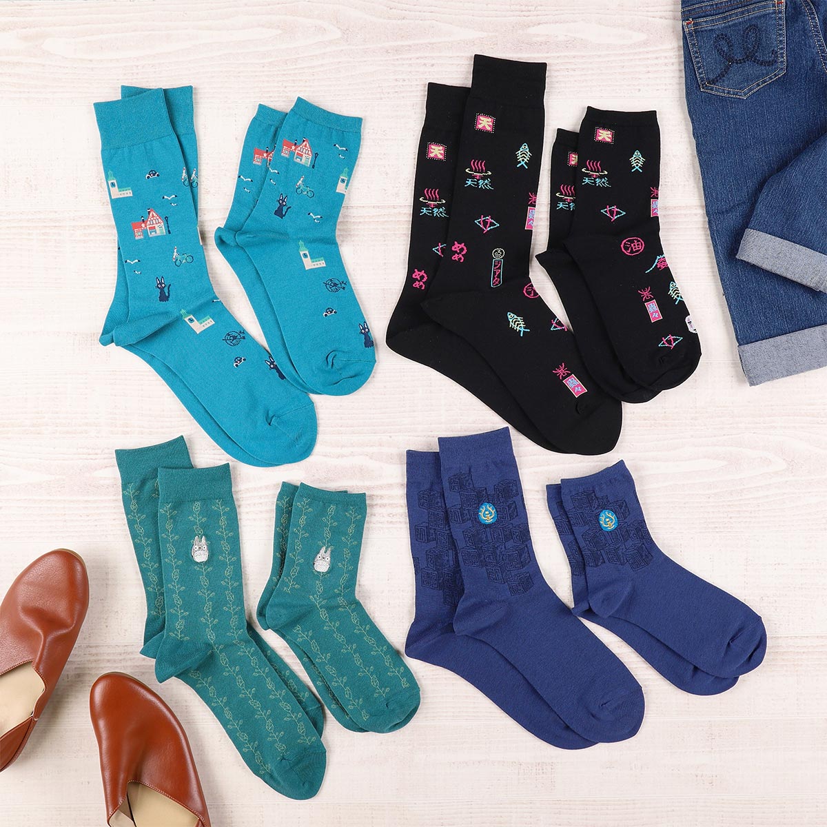 My Neighbor Totoro Socks - Leaf All-Over Pattern - official product view 6