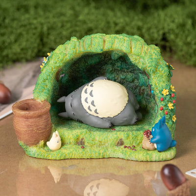 My Neighbor Totoro - Totoro's Home Diorama Pen Stand with Paperweight - official view 1