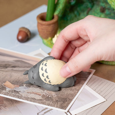 My Neighbor Totoro - Totoro's Home Diorama Pen Stand with Paperweight - official view 5