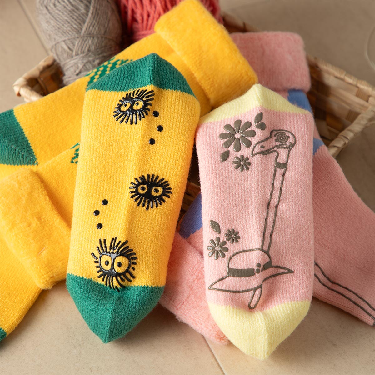 My Neighbor Totoro White Totoro Brushed-Lining Room Socks 23-25 cm - official view 5