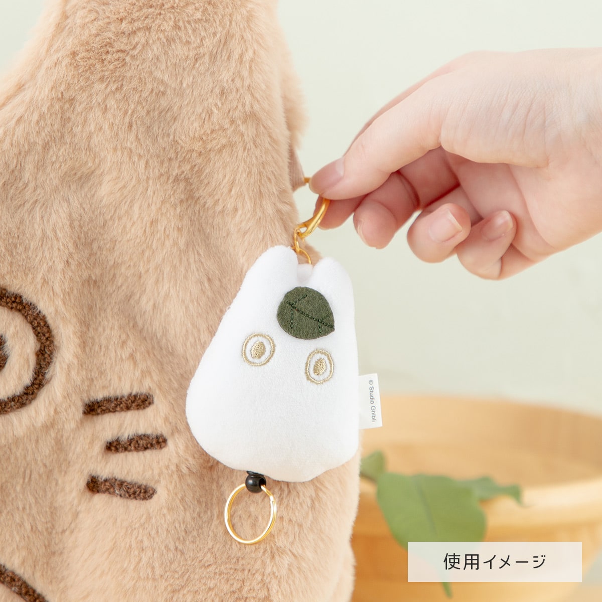 My Neighbor Totoro White Totoro Retractable Reel Mascot - official view 6