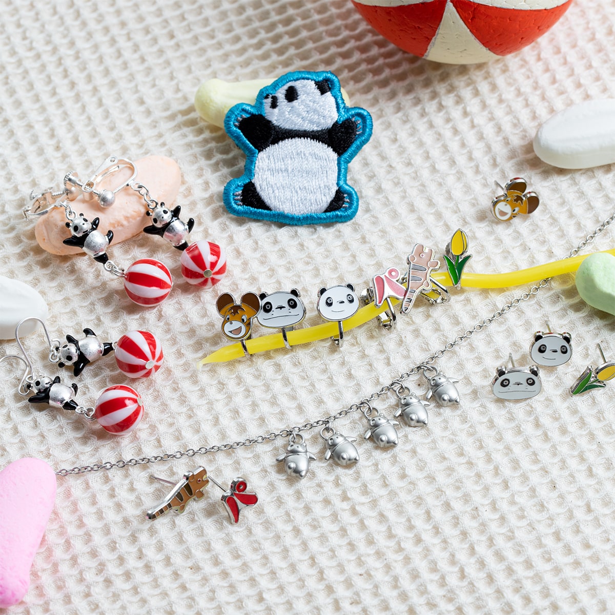 Panda! Go Panda! Ball-Balancing Panny Earrings (2 Types) - Pierced Pair - official view 5