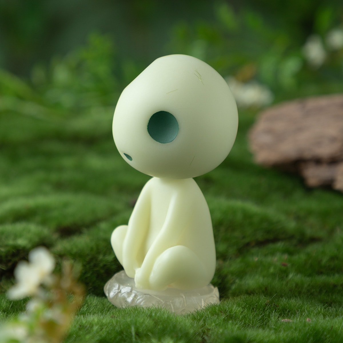 Princess Mononoke Glow-in-the-Dark Kodama Figures (3 Types) - Seated Kodama - official view 27