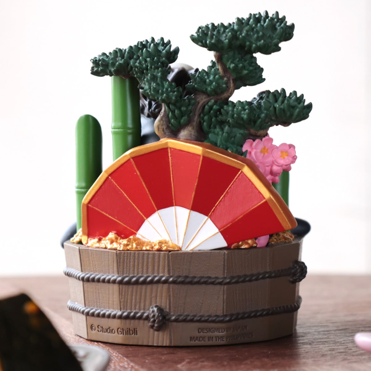 Spirited Away Auspicious No-Face Pine Bamboo and Plum Ornament - official view 6