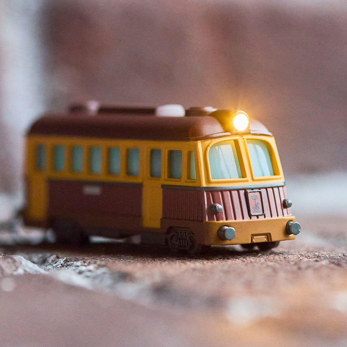 Spirited Away - GBL Sea Railway Light-Up Keyring - official view 1