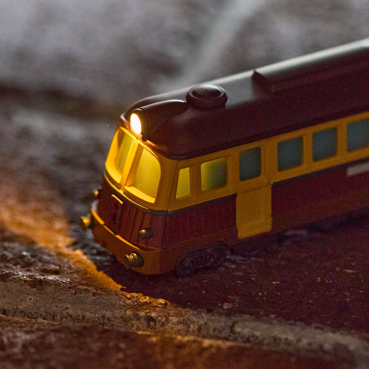 Spirited Away - GBL Sea Railway Light-Up Keyring - official view 2