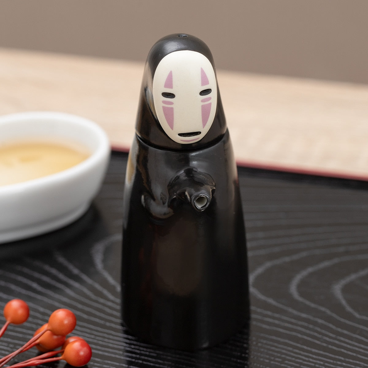 Spirited Away No-Face Soy Sauce Dispenser - official view 1