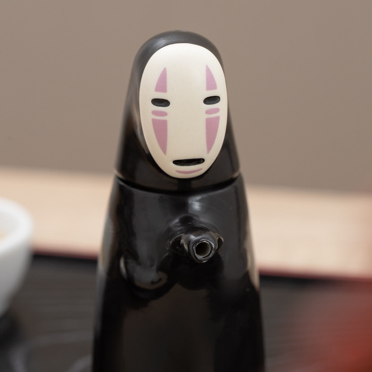 Spirited Away No-Face Soy Sauce Dispenser - official view 3