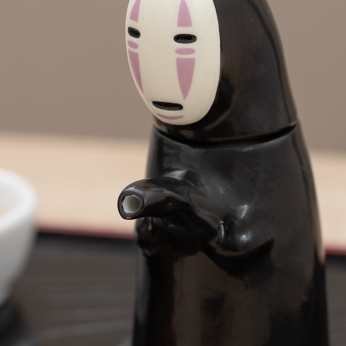 Spirited Away No-Face Soy Sauce Dispenser - official view 4