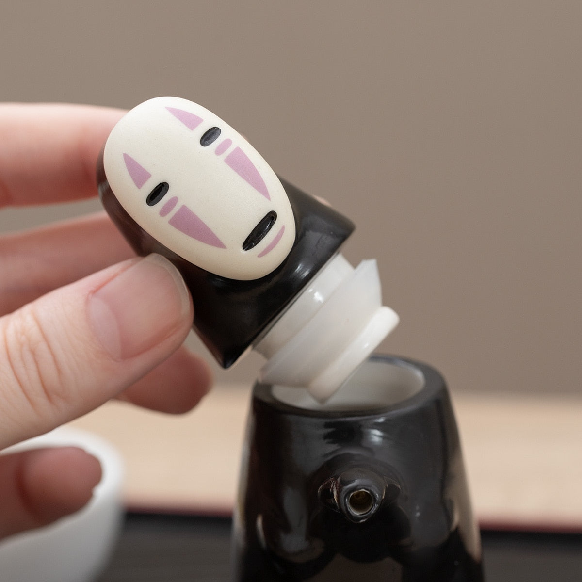 Spirited Away No-Face Soy Sauce Dispenser - official view 5