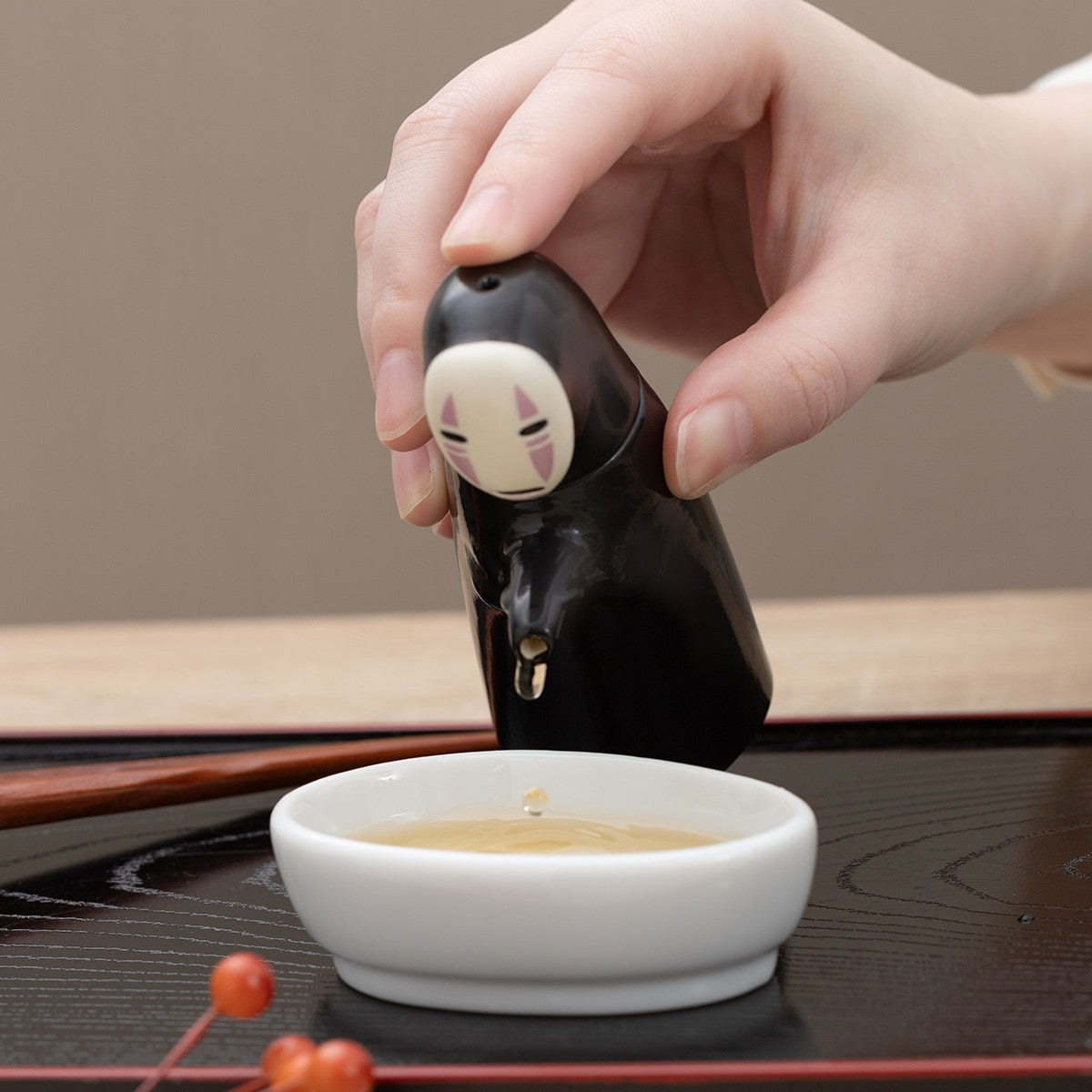 Spirited Away No-Face Soy Sauce Dispenser - official view 7
