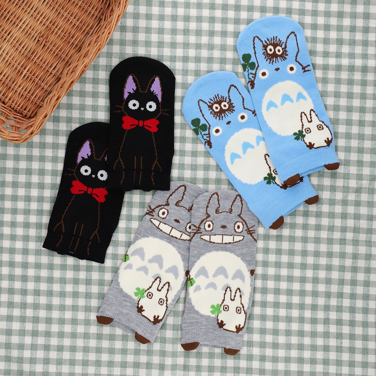 Studio Ghibli Character Puppet Sneaker Socks 23-25 cm (5 Types) - Totoro Grey - official view 3