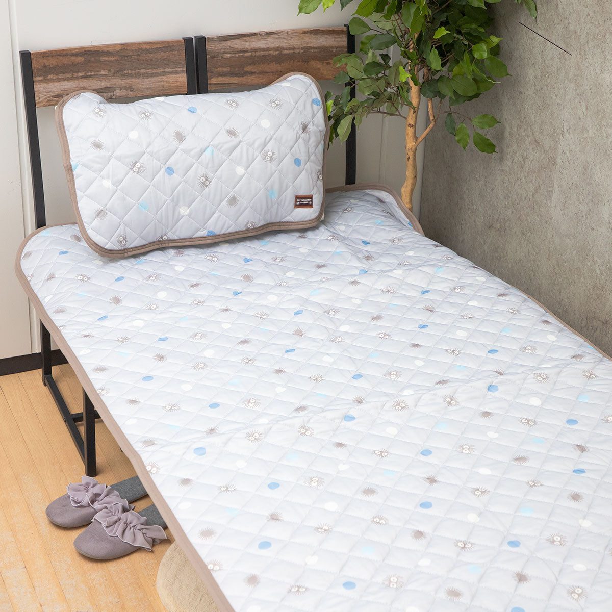 Studio Ghibli Cool-Touch Bed Pads (3 Types) - Soot Sprites Sepia - official view 7