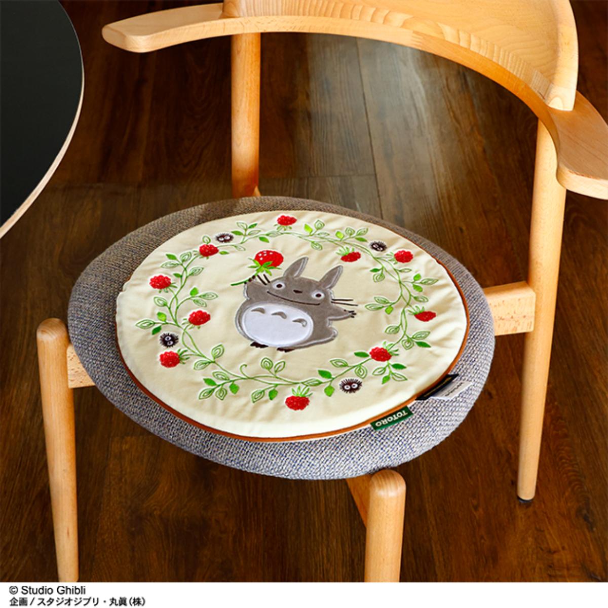 Studio Ghibli Embroidered Round Seat Cushions (2 Types) - Totoro - Wild Strawberry Wreath - official view 3