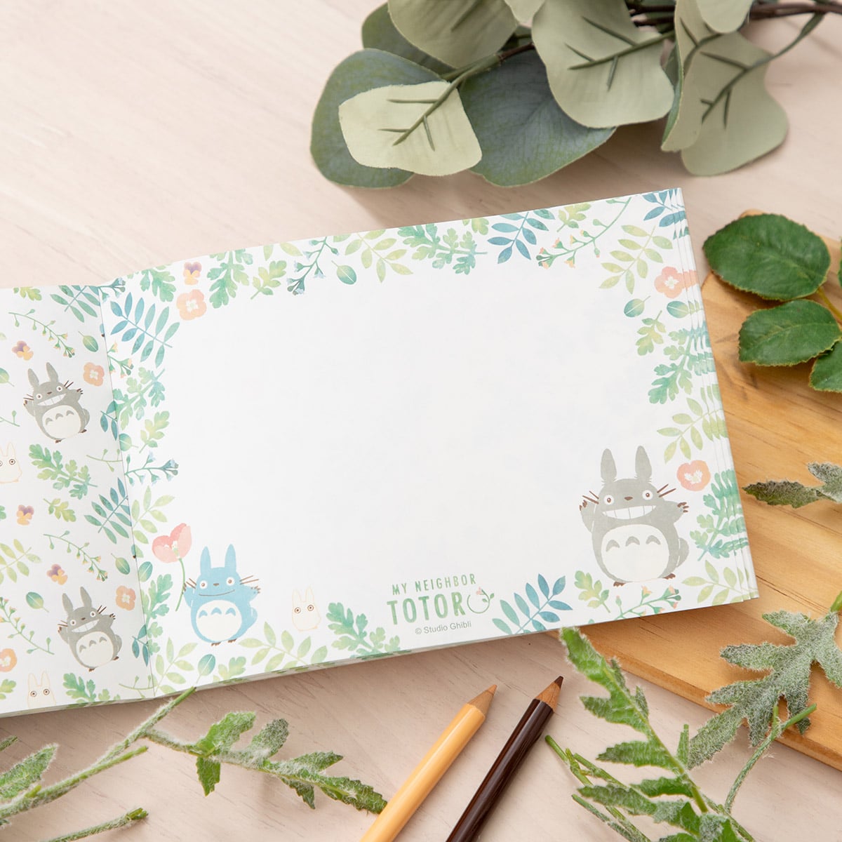 Studio Ghibli Illustrated Memo Pads (2 Types) - Totoro Colourful Leaves - official view 2
