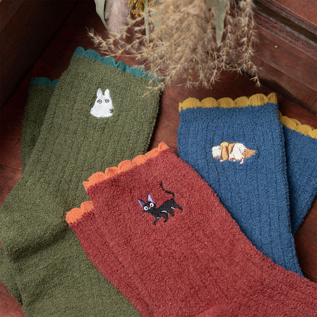 Studio Ghibli - Soft Marshmallow Crew Socks 23-25 cm (3 Types) - White Totoro - official view 5