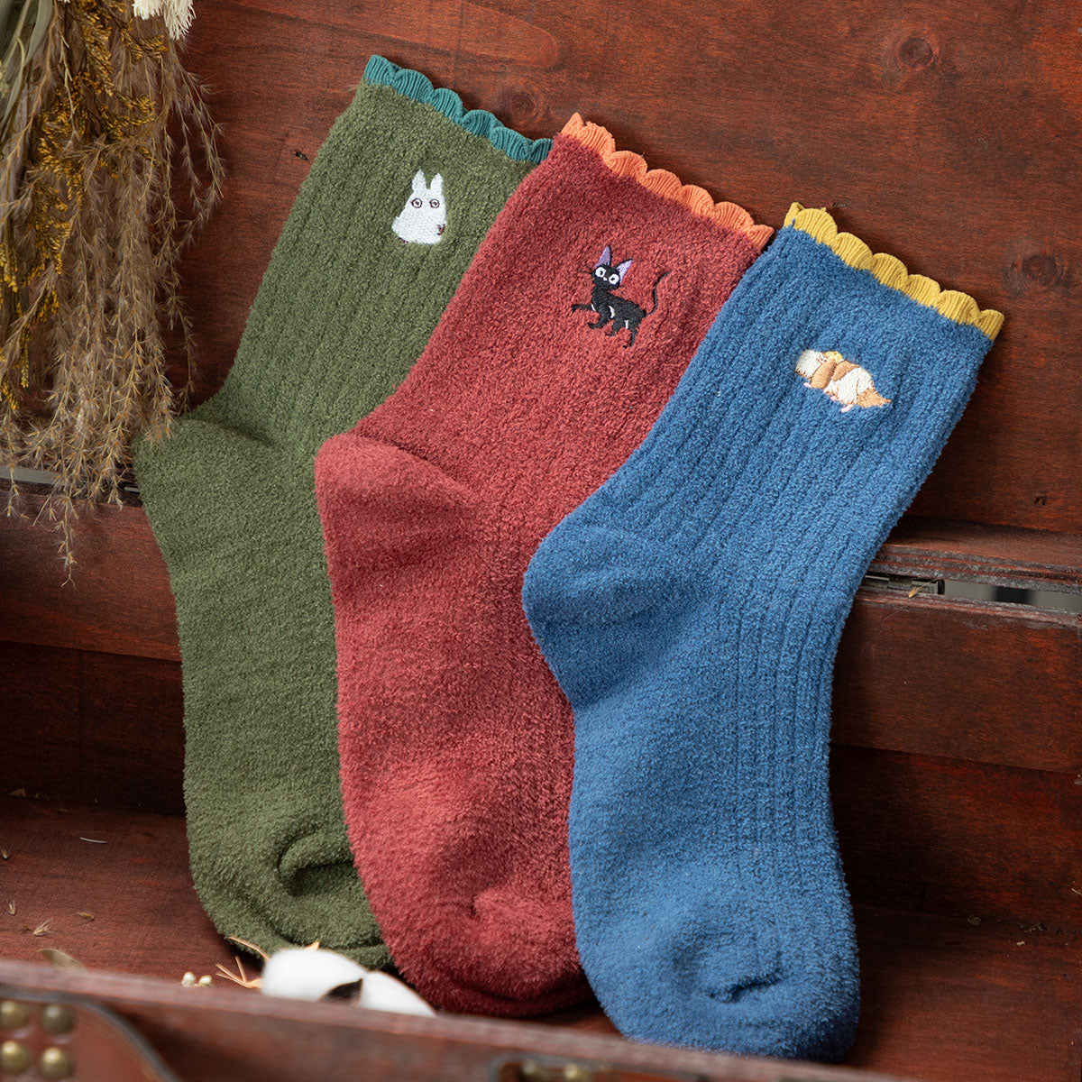 Studio Ghibli - Soft Marshmallow Crew Socks 23-25 cm (3 Types) - White Totoro - official view 6