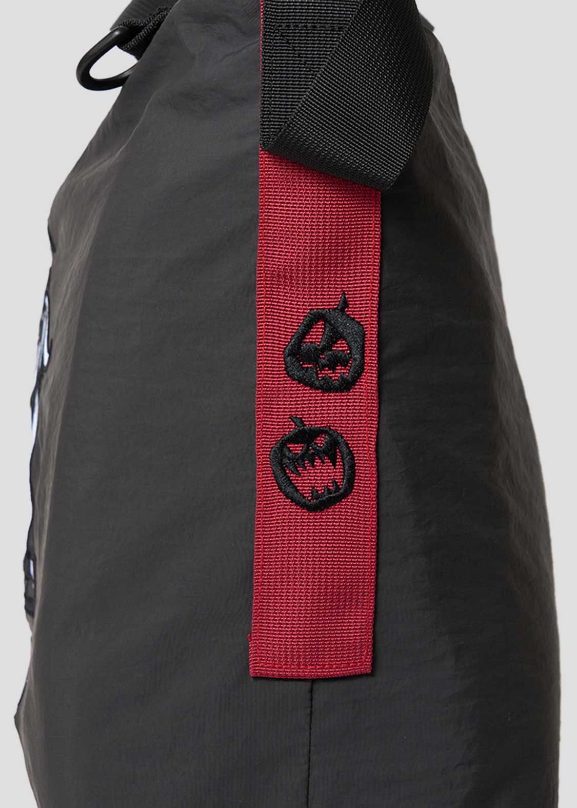 The Nightmare Before Christmas Graniph Jack and Zero Shoulder Bag, official product photo 4