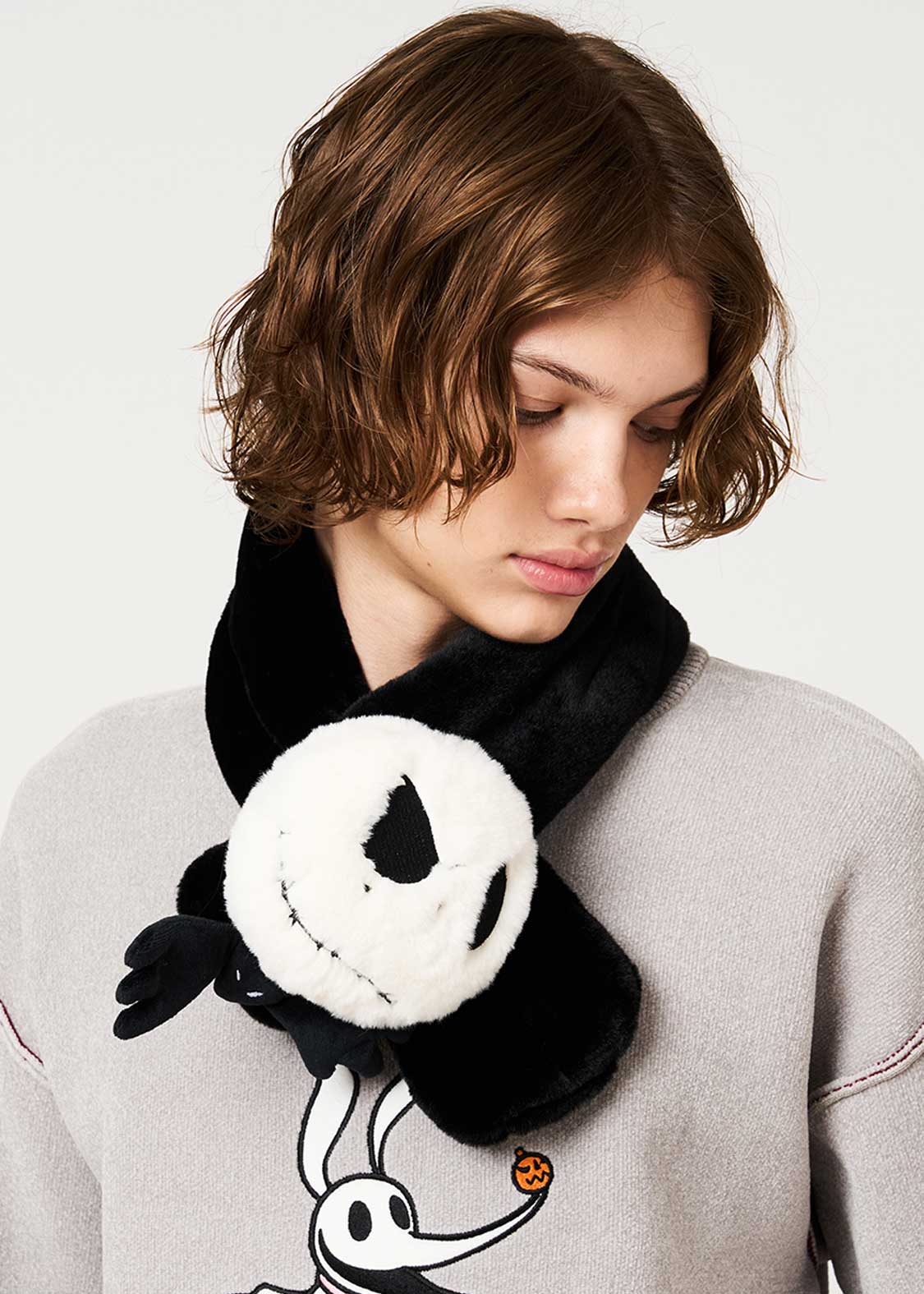 The Nightmare Before Christmas Graniph Jack Face Plush Scarf, official product photo 7