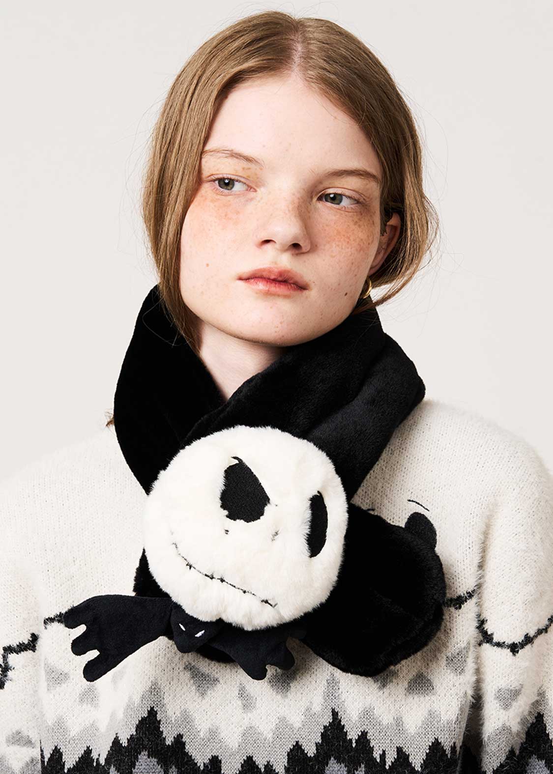 The Nightmare Before Christmas Graniph Jack Face Plush Scarf, official product photo 9